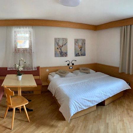Bed & Breakfast Garni Tobia Campitello di Fassa Eksteriør billede