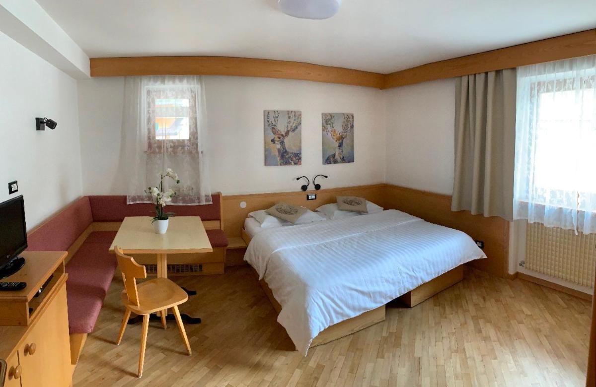 Bed & Breakfast Garni Tobia Campitello di Fassa Eksteriør billede