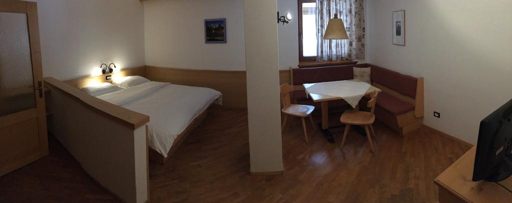 Bed & Breakfast Garni Tobia Campitello di Fassa Eksteriør billede