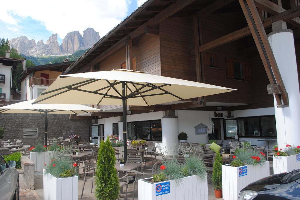 Bed & Breakfast Garni Tobia Campitello di Fassa Eksteriør billede