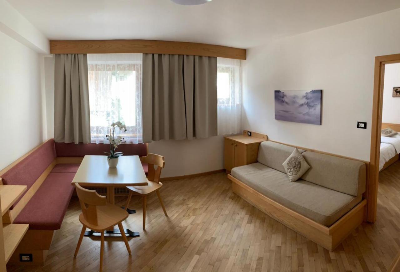 Bed & Breakfast Garni Tobia Campitello di Fassa Eksteriør billede