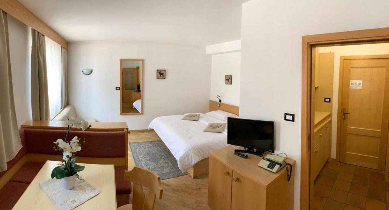 Bed & Breakfast Garni Tobia Campitello di Fassa Eksteriør billede